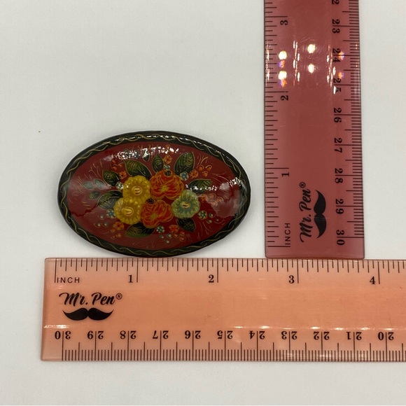 Russian Vintage Floral Hand Painted Oval Brooch - Picture 4 of 4